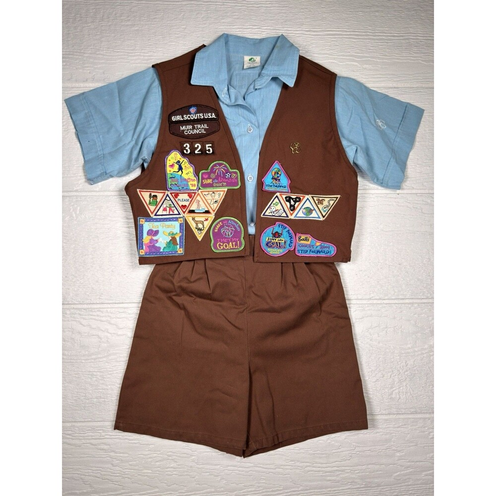 Vintage Girl Scouts Brownie Uniform Set Vest Shirt Shorts Muir Trail USA Patches - Picture 2 of 16